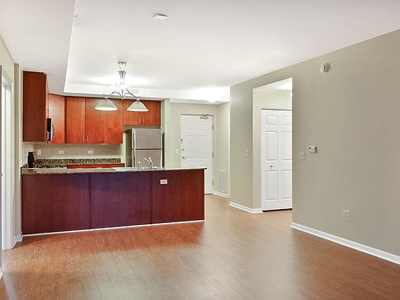 4th image of 135 S York St Unit 314