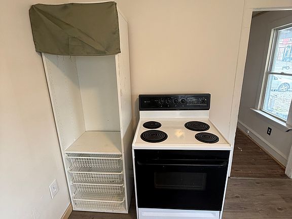 3rd image of 707 Main St #4