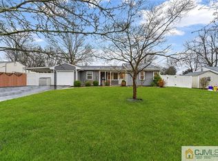 13 Nassau Rd, Kendall Park, NJ 08824