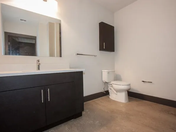 190 Christopher Columbus Drive image 6 of 10