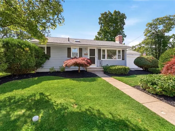 81 Mount View Dr, Cranston, RI 02920