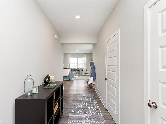 4th image of 987 Lexham Ct