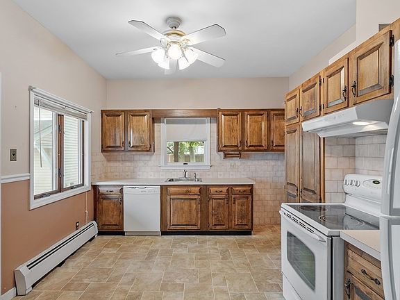 5th image of 486 Westford St