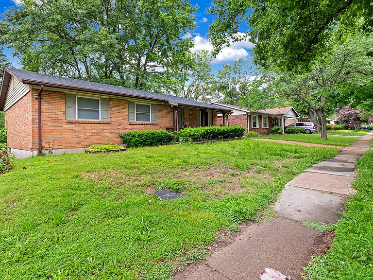 2044 Kingsford Dr — Photo 3