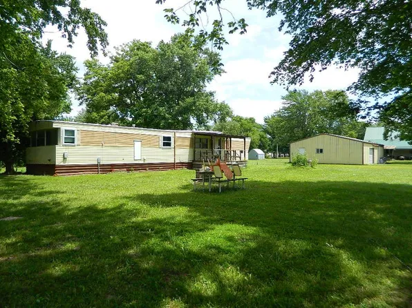 222 W Wayne St, Geff, IL 62842