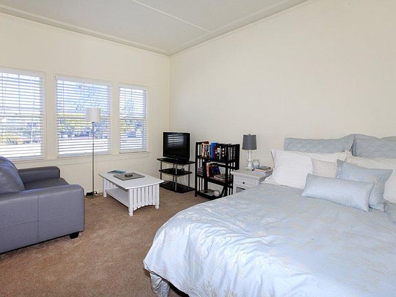 Sample tenant furnishing of 2nd floor unit.