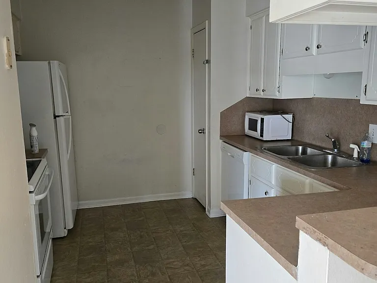 201 Regency Ave #C — Photo 6