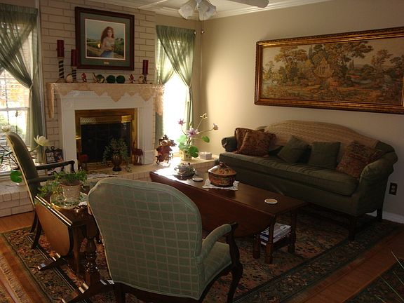 3rd image of 525 Country Club Dr