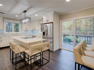 181 Heritage Dr, Warwick, RI 02818