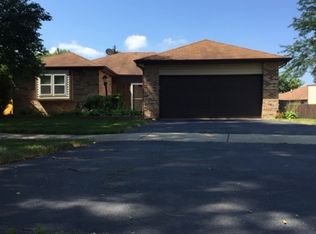 1321 Middlebury Dr, Aurora, IL 60504