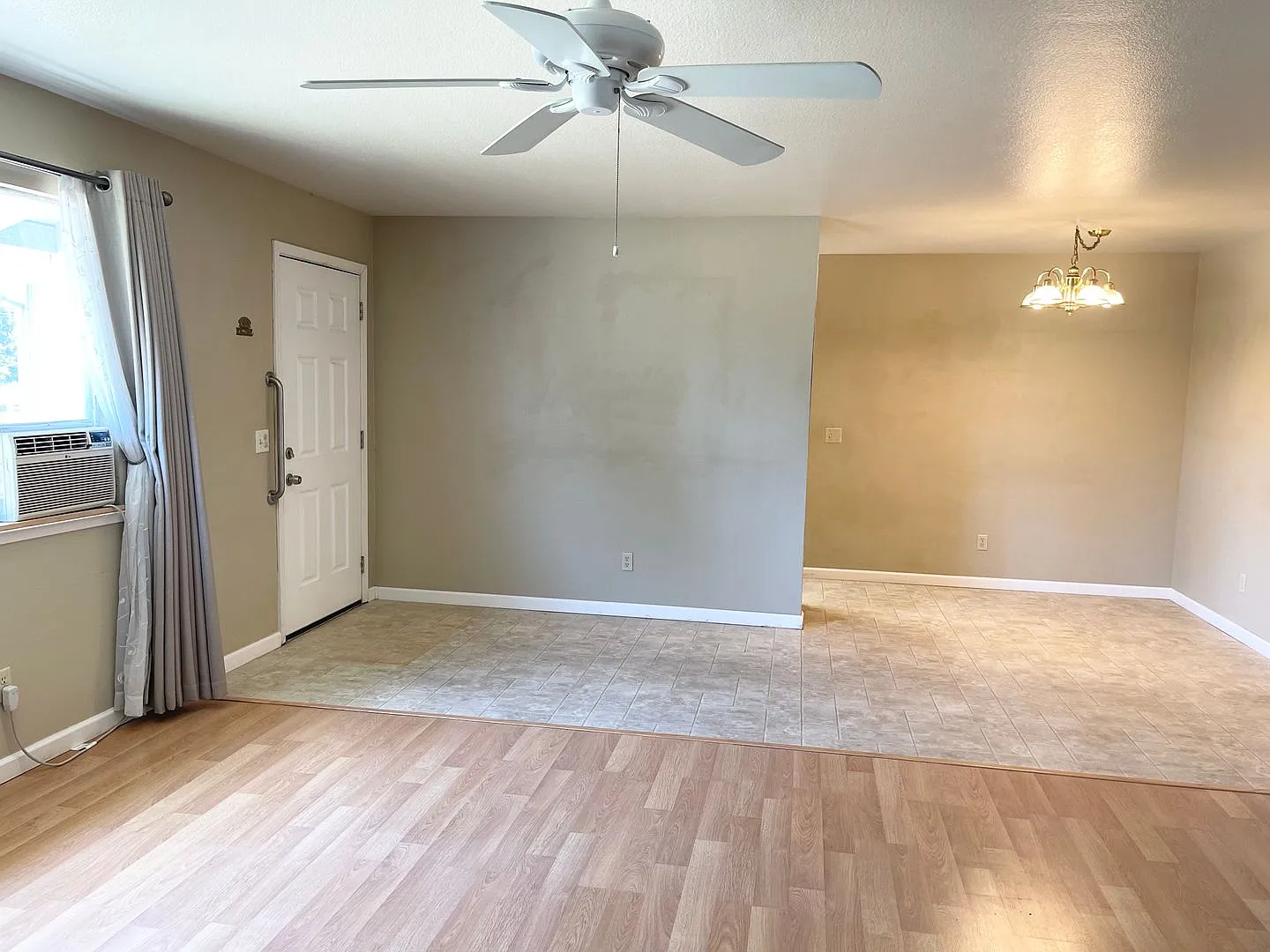 Centrally Located 3 Bedroom Duplex in Windsor with a Single Car Garage! — Photo 3