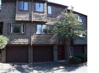 27 Towne House Rd, Hamden, CT 06514