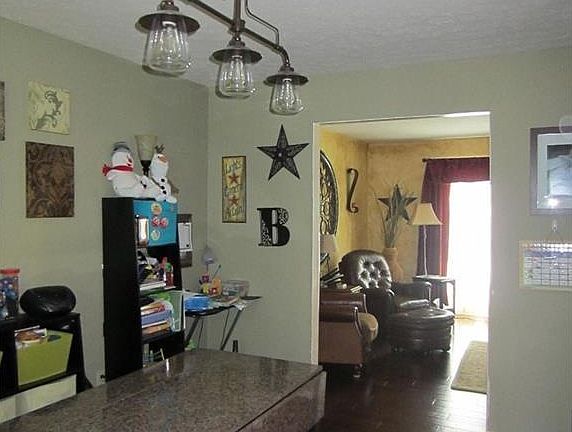 3rd image of 401 Sturbridge Dr