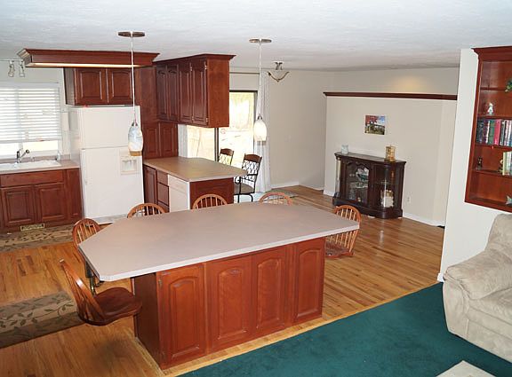 Green Carpet pictured here has been replaced(shown in 2 pictures)