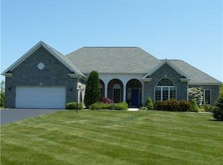 1034 Castle Bridge Xing, Webster, NY 14580