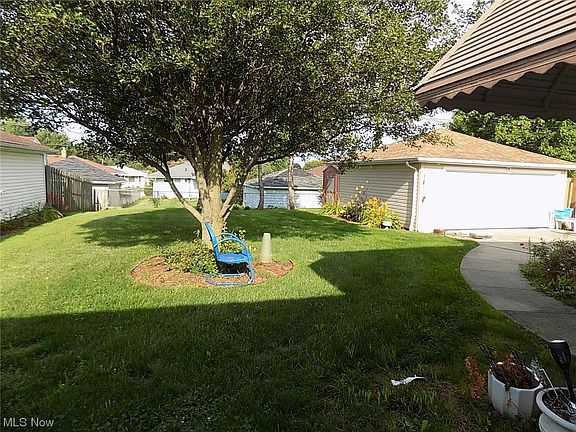 3rd image of 7300 Chateau Dr