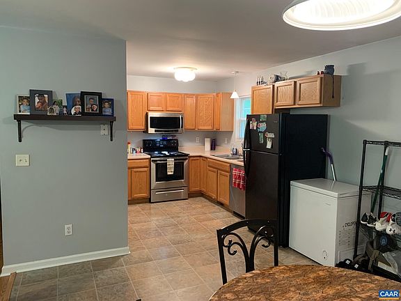3rd image of 61 Jefferson Dr