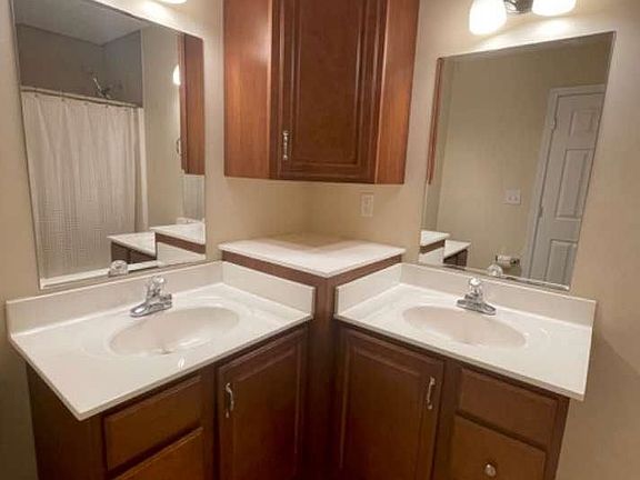 5th image of 204 Winding Brook Dr