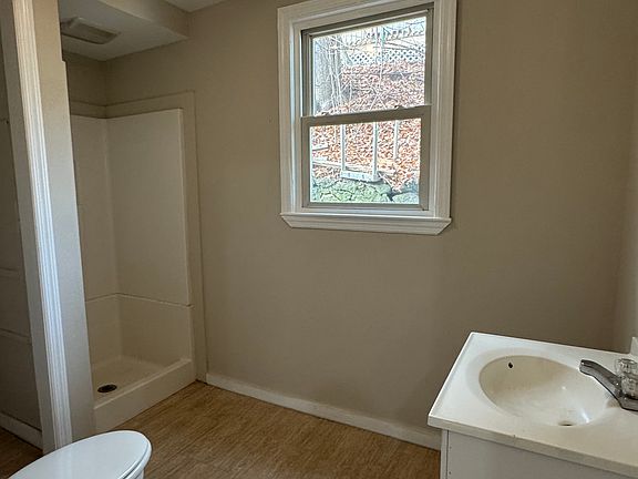 3rd image of 314 Norwich Ave