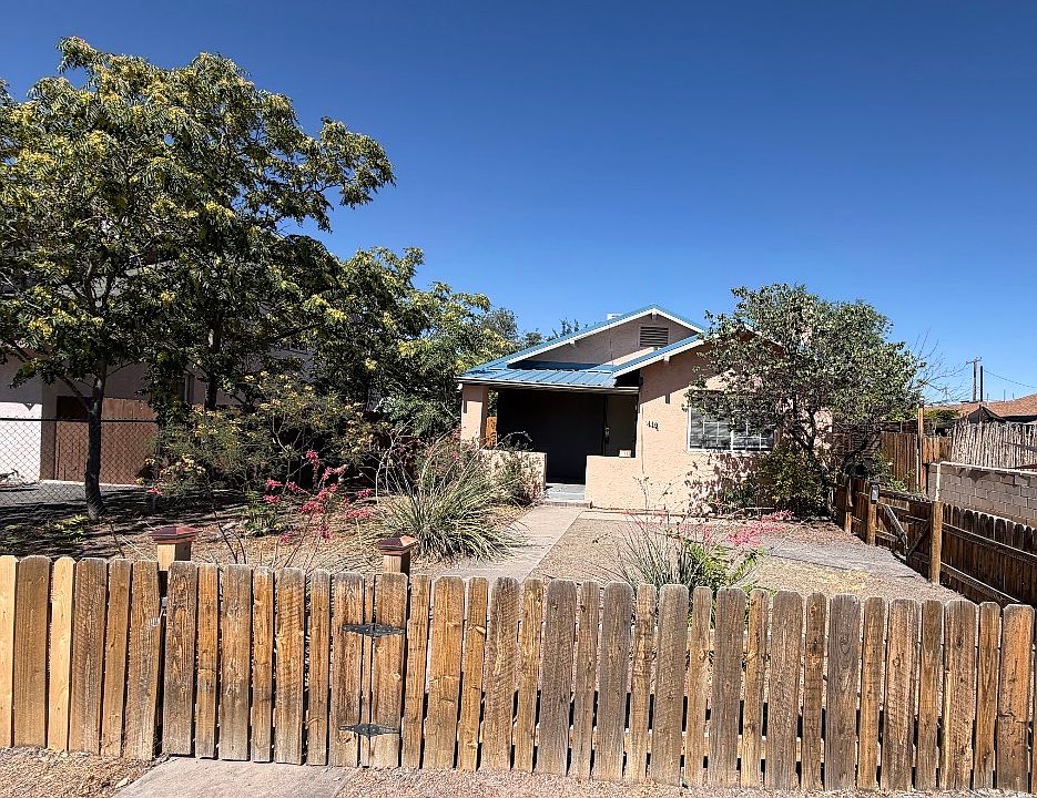 1st image of 119 Vassar Dr SE
