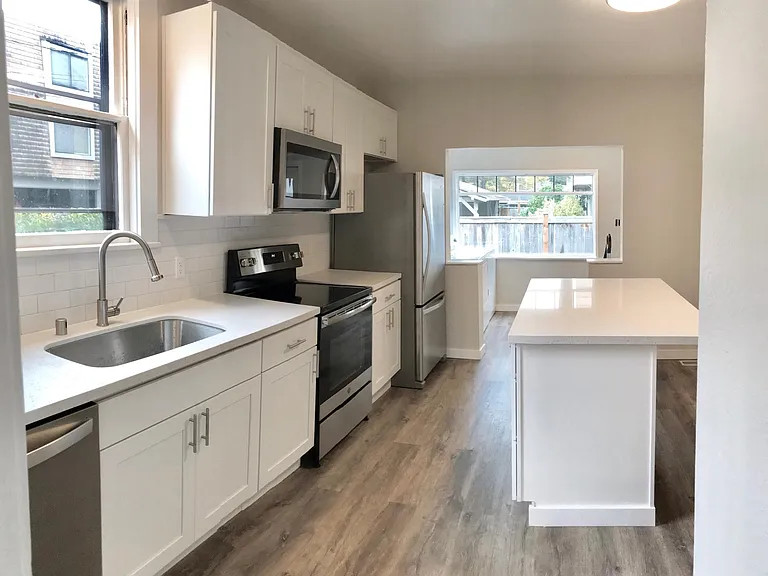 175 1st Ave NW — Photo 4