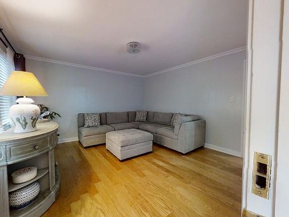 3rd image of 219 Bergen Ave