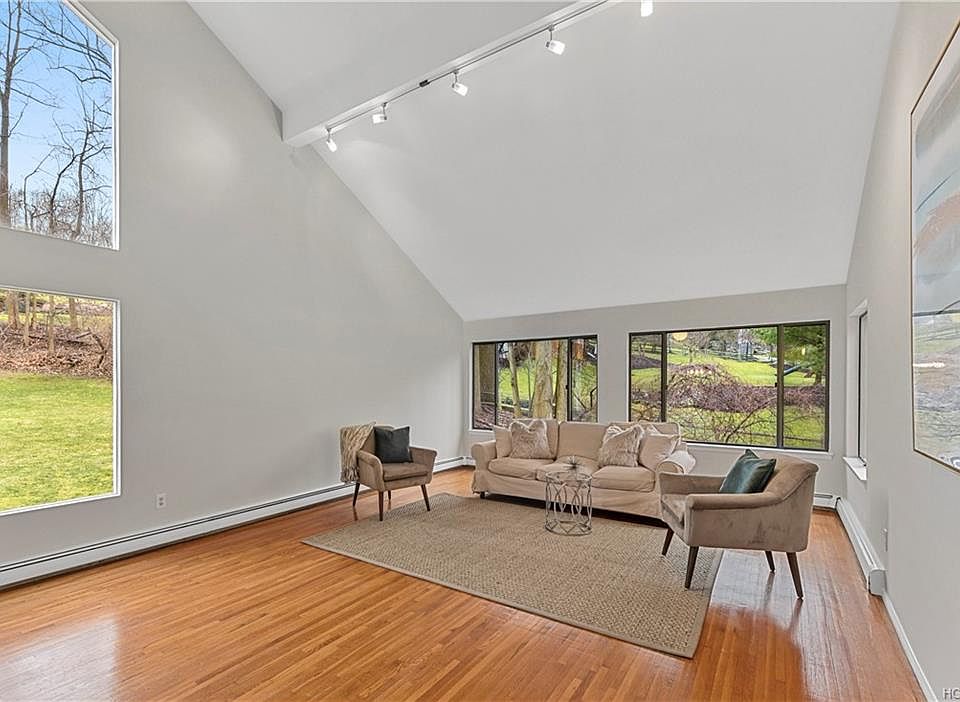 1st image of 26 Heritage Dr