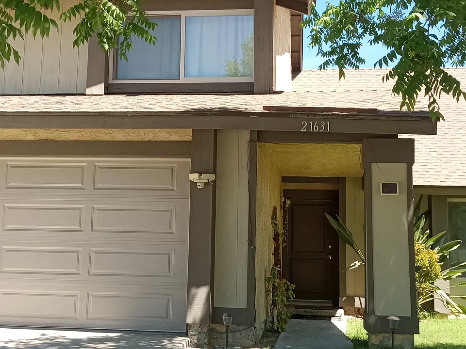 21631 Grovepark Dr