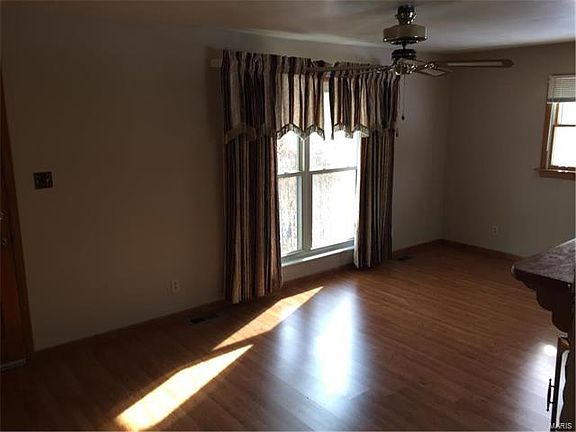 3rd image of 112 W Lakeview Dr