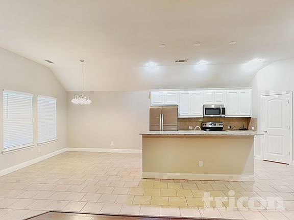 3rd image of 216 Range Rd