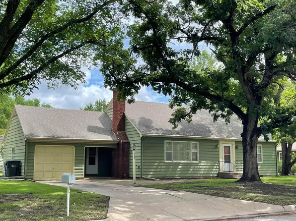 720 W 10th St, Newton, KS 67114