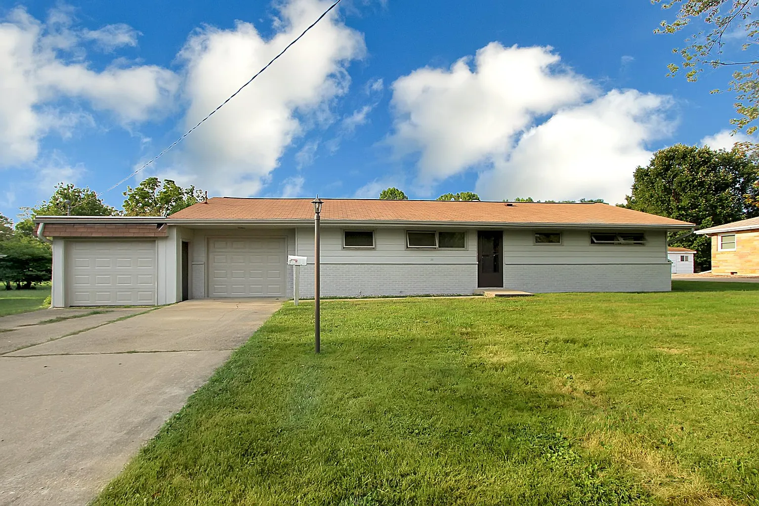 407 Cedar Dr photo 1