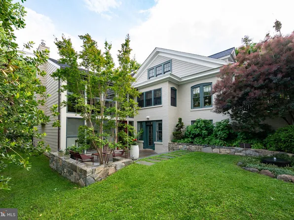 120 W Maple St, Alexandria, VA 22301