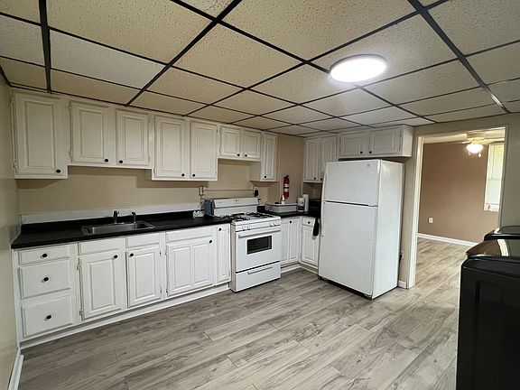 2nd image of 515 Breck St Floor 1