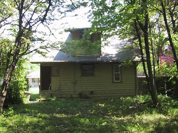 3rd image of 4806 N Winthrop Ave
