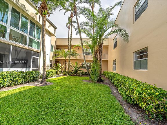 4th image of 402 Capri Pl #402-I