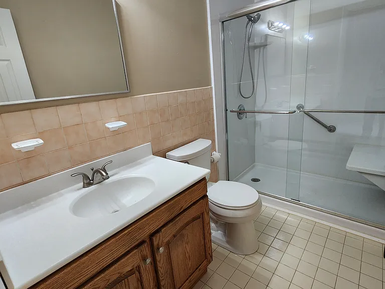 60 Wolfpit Ave #1B — Photo 9
