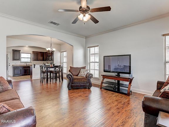 5th image of 216 Wisteria Bend Cir