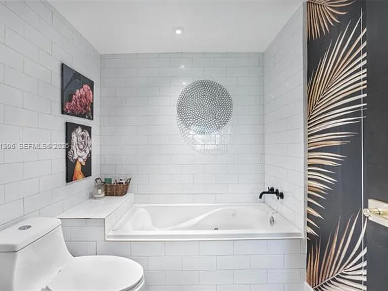 245 Michigan Ave #5-LG — Photo 11