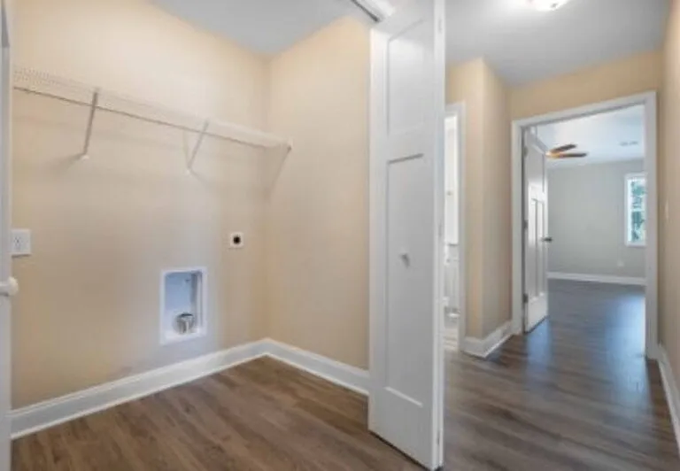 1130 W Indiana Ave — Photo 14