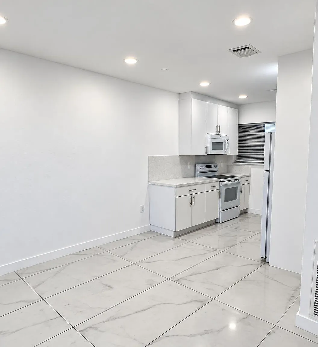 2 bed, 1.0 bath, 1560 sqft, $2,500 — Photo 2