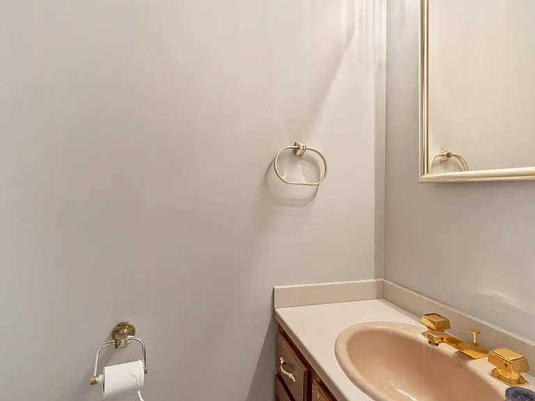104 Erin Ct — Photo 10