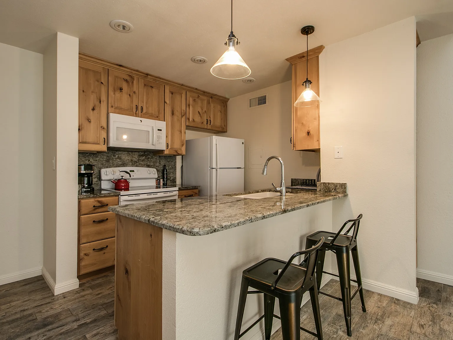 2 bed, 864 sqft, $2,200 — Photo 3