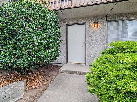 2nd image of 1526 7th St APT 1
