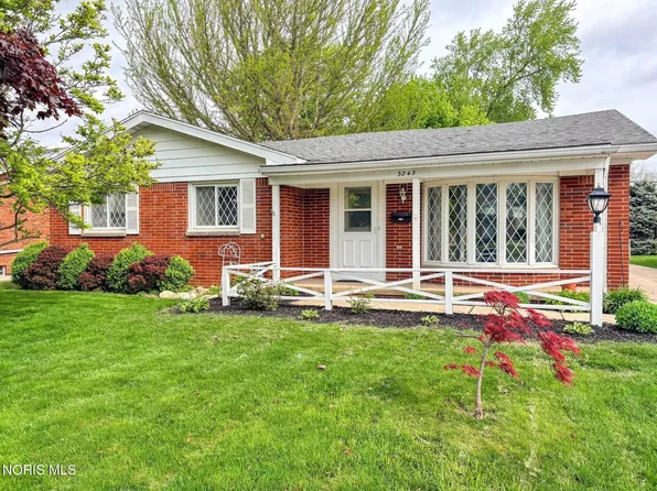 3243 S Eastmoreland Dr, Oregon, OH 43616