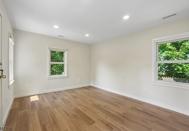25 Alma Ave — Photo 16