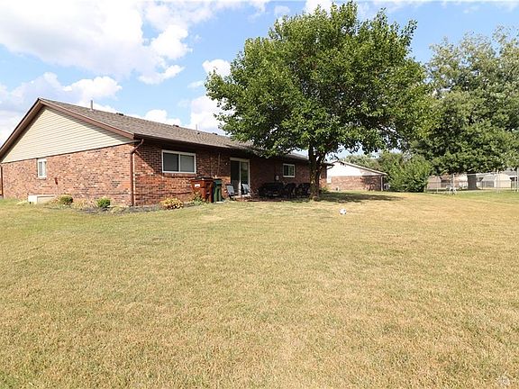 4th image of 4002 Woodridge Dr