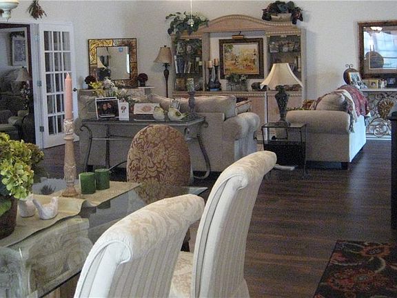 2nd image of 554 Loma Paseo Dr