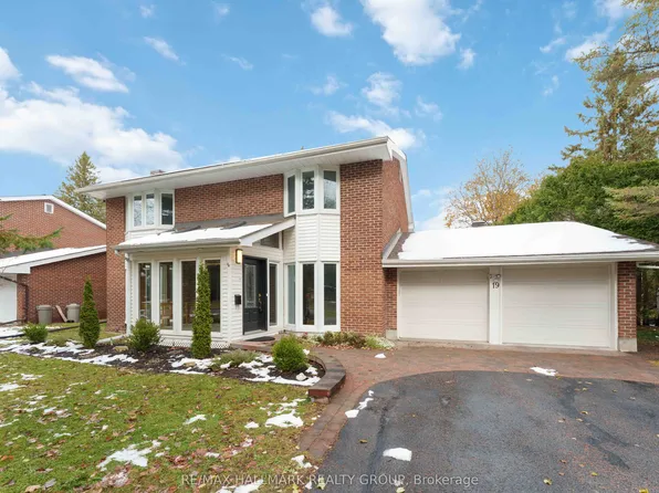 19 Kingsford Cres, Ottawa, ON K2K 1T5