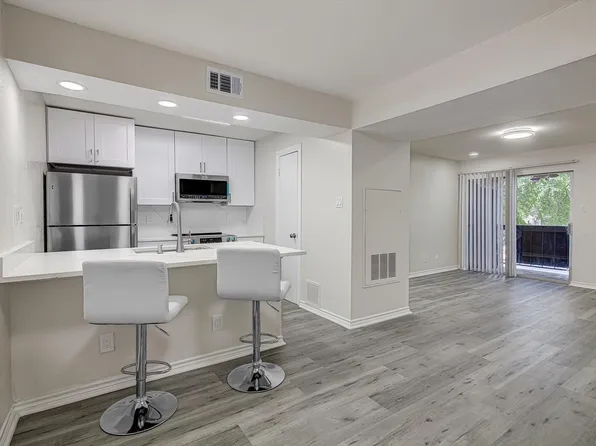 8201 Richmond Ave APT 10, Houston, TX 77063